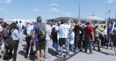 Gönüllü futbol önünde