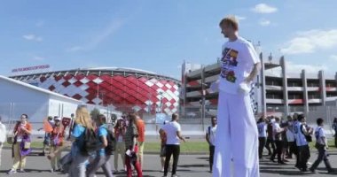 Gönüllü futbol önünde