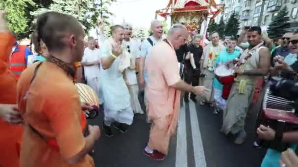 Ratha Yatra en la ciudad de Dnepr — Vídeo de stock