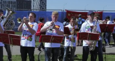 Maçtan önce müzisyenler