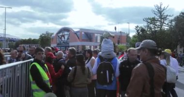 Fanlar futbol maçtan önce