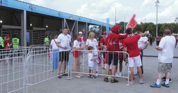 Wolontariusze przed piłki nożnej — Wideo stockowe