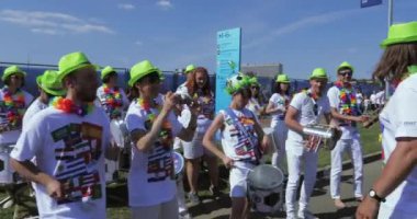 Maçtan önce müzisyenler