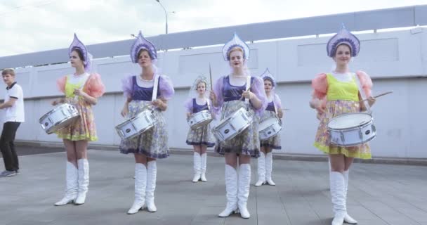 Muzyków przed kokoshnik meczu — Wideo stockowe