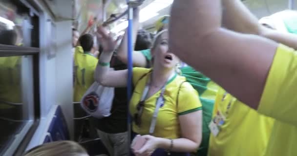 Fans sepak bola dari Serbia Metro — Stok Video