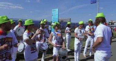 Maçtan önce müzisyenler