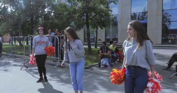 Fotbollsfans av Spanien Cheerleading — Stockvideo