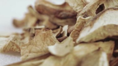 kurutulmuş beyaz mantar