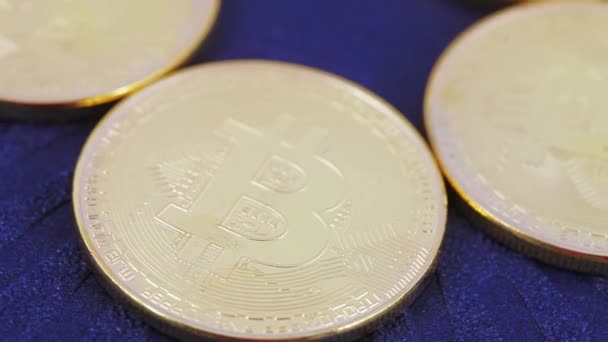 Moedas que imitam bitcoins — Vídeo de Stock