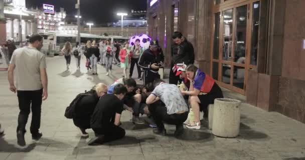 Les fans dans les rues de Moscou — Video