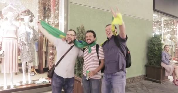 Football fans on Nikolskaya — Stock Video