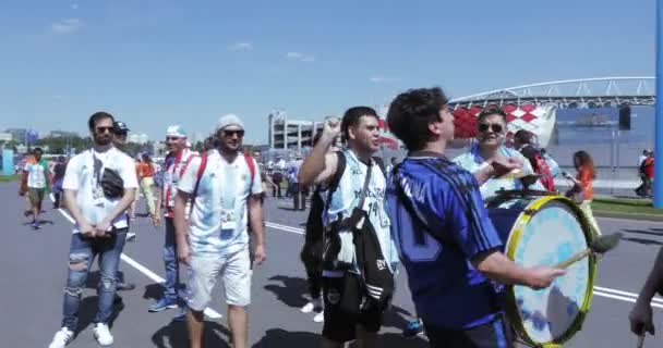 Fußballfans aus argentinien — Stockvideo
