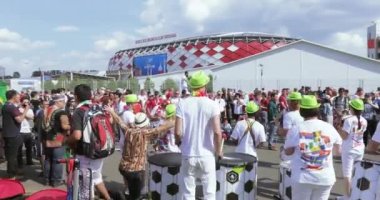 Maçtan önce müzisyenler