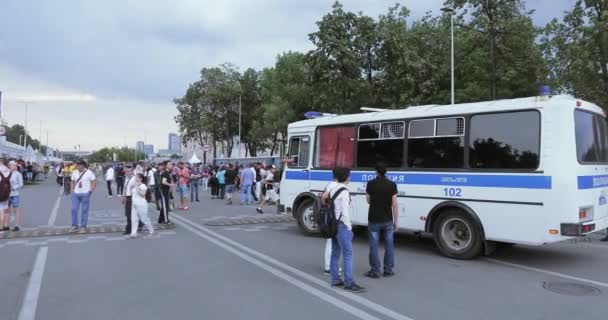 Politie paddy wagon met gevangenen — Stockvideo