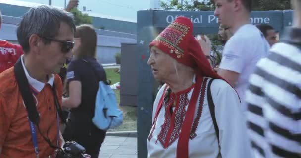 Kibice z finału. Mordwińska stroju narodowego — Wideo stockowe