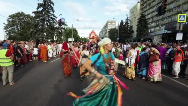 Ratha Yatra v městě Dnepr — Stock video