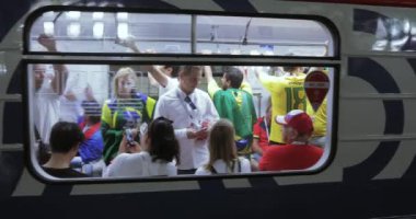 Futbol taraftarları Metro