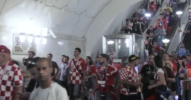 Les fans de football dans le métro — Video