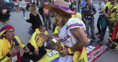 Fanlar futbol maçtan önce