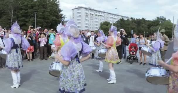 Musikerna innan den matchen kokoshnik — Stockvideo