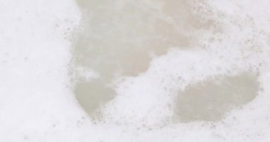 Küvette köpük sabun