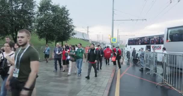 Fans de football sous la douche après l'achèvement du stade — Video