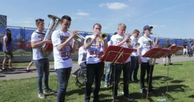 Maçtan önce müzisyenler