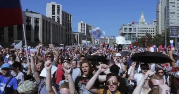 Demonstranti zpívali Rusko bez Putina — Stock video