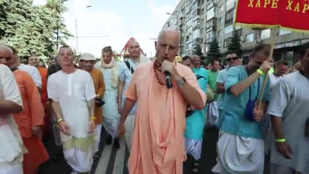 Ratha Yatra i staden av Dnepr — Stockvideo