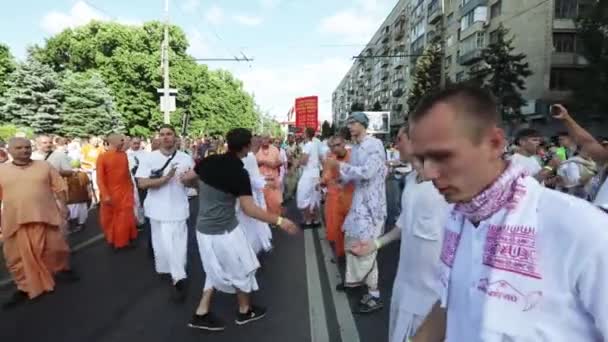 Ratha Yatra nella città di Dnepr — Video Stock