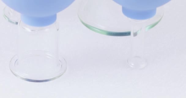 Masáž sklenice jsou lékařské — Stock video