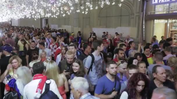 Fans de football sur Nikolskaya — Video