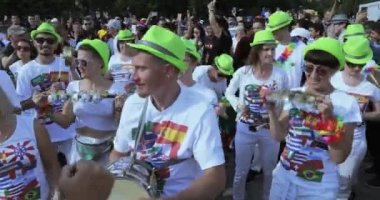 Maçtan önce müzisyenler