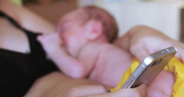 Breastfeeding mother with smartphone — Stock Video