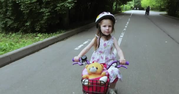 Aprender a andar en bicicleta — Vídeos de Stock