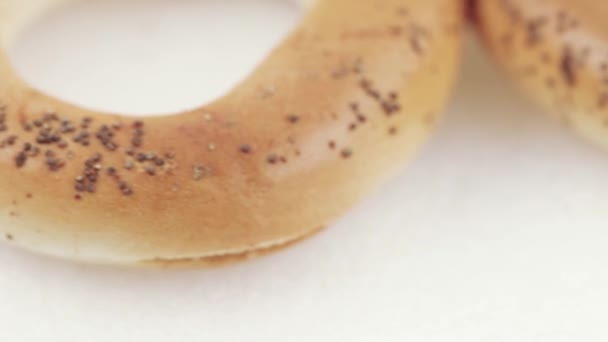 带罂粟籽的糖面包圈 — 图库视频影像