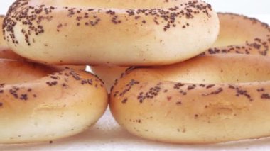 Haşhaş tohumu ile şeker simit
