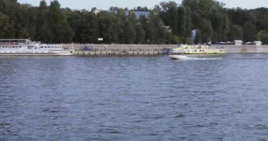 Moskova Nehri üzerinde motorlu tekne