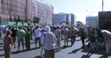 Protestocular hiçbir emeklilik reformu zikrediyorlar ve Putin bir hırsız