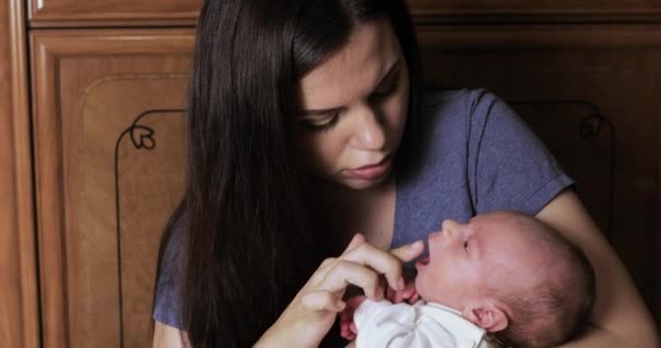 Μαμά και το αγόρι μωρό — Αρχείο Βίντεο