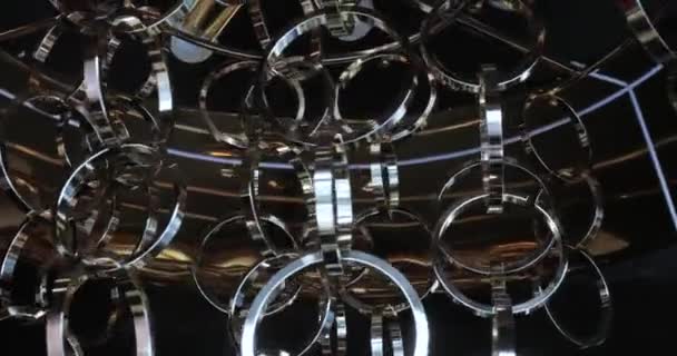 Lampu gantung logam dari cincin. — Stok Video