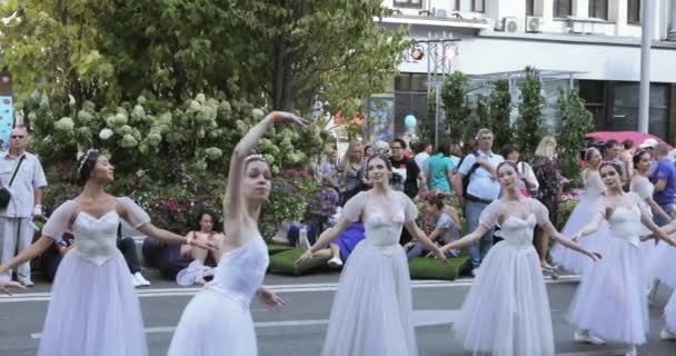 Baletní vystoupení na oslavě — Stock video