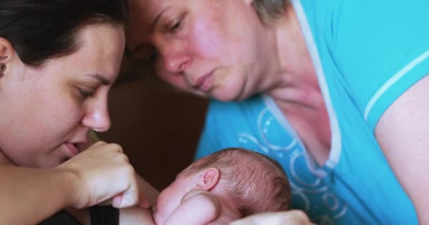 Mãe aconselha sua filha — Vídeo de Stock