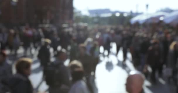 Traffic of people near the Red Square — Stock Video