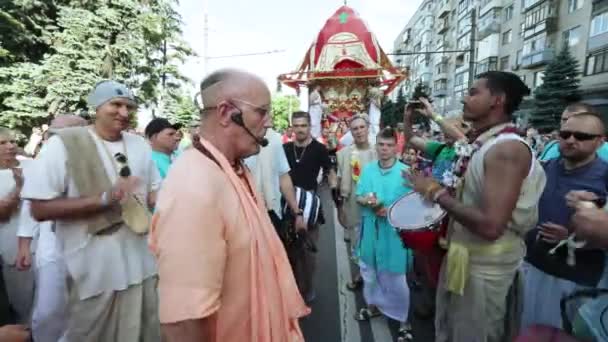 Ratha Yatra en la ciudad de Dnepr — Vídeo de stock