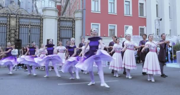 Balletvoorstelling bij de viering — Stockvideo