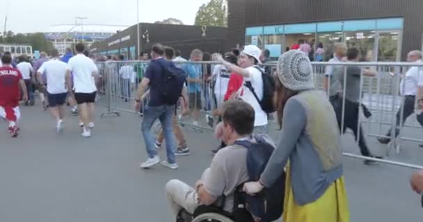 Behinderte Fans und Begleitpersonen — Stockvideo