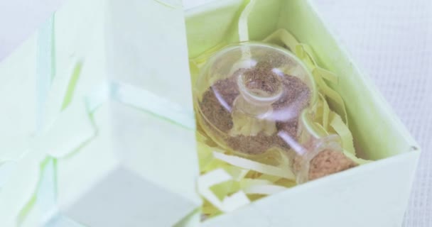 Пляшка з подрібненою плацентою — стокове відео