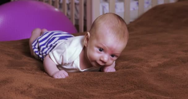 Boy child learn to crawl — Stock Video