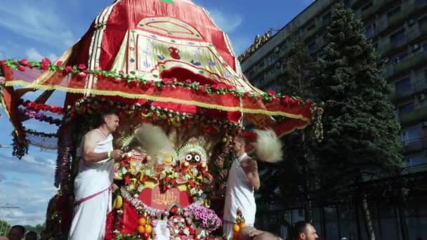 Ratha Yatra en la ciudad de Dnepr — Vídeo de stock